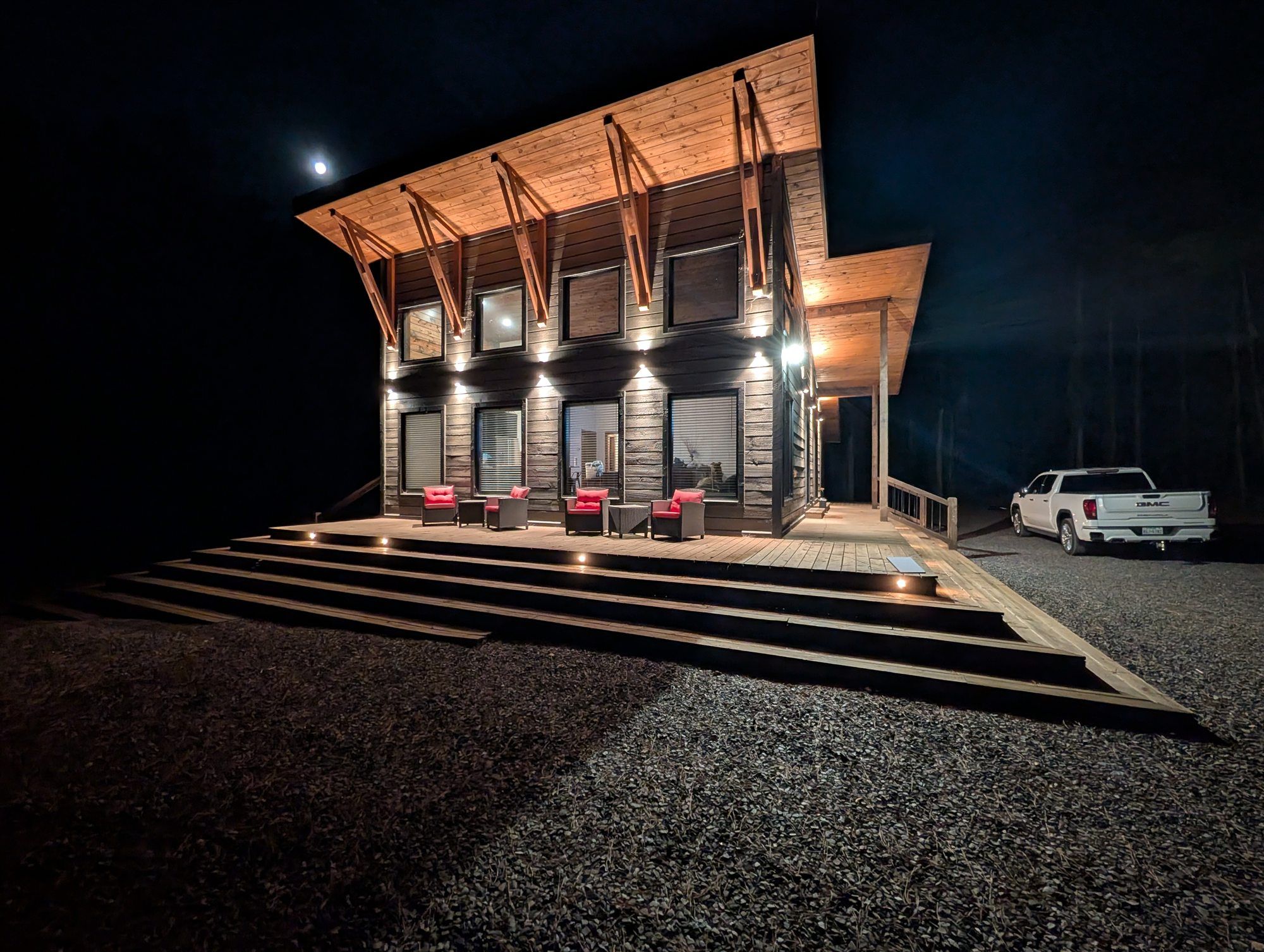 The Cedar & Steam Broken Bow cabin lit up at night
