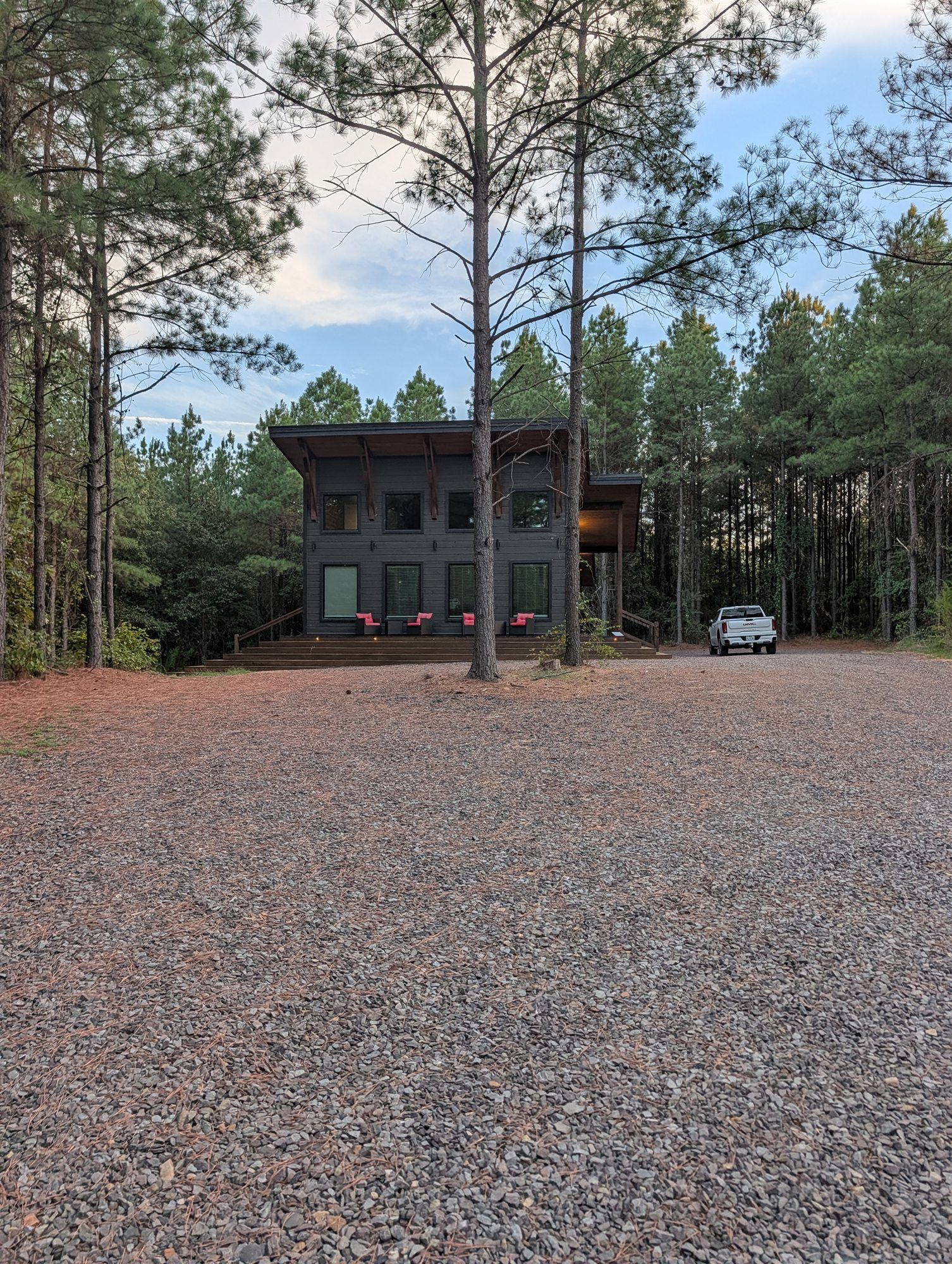 Cedar & Steam couples cabin tucked into the pines near Hochatown, Oklahoma